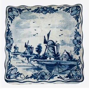 Vintage Delft Holland hand painted porcelain box 6"‎ signed on bottom